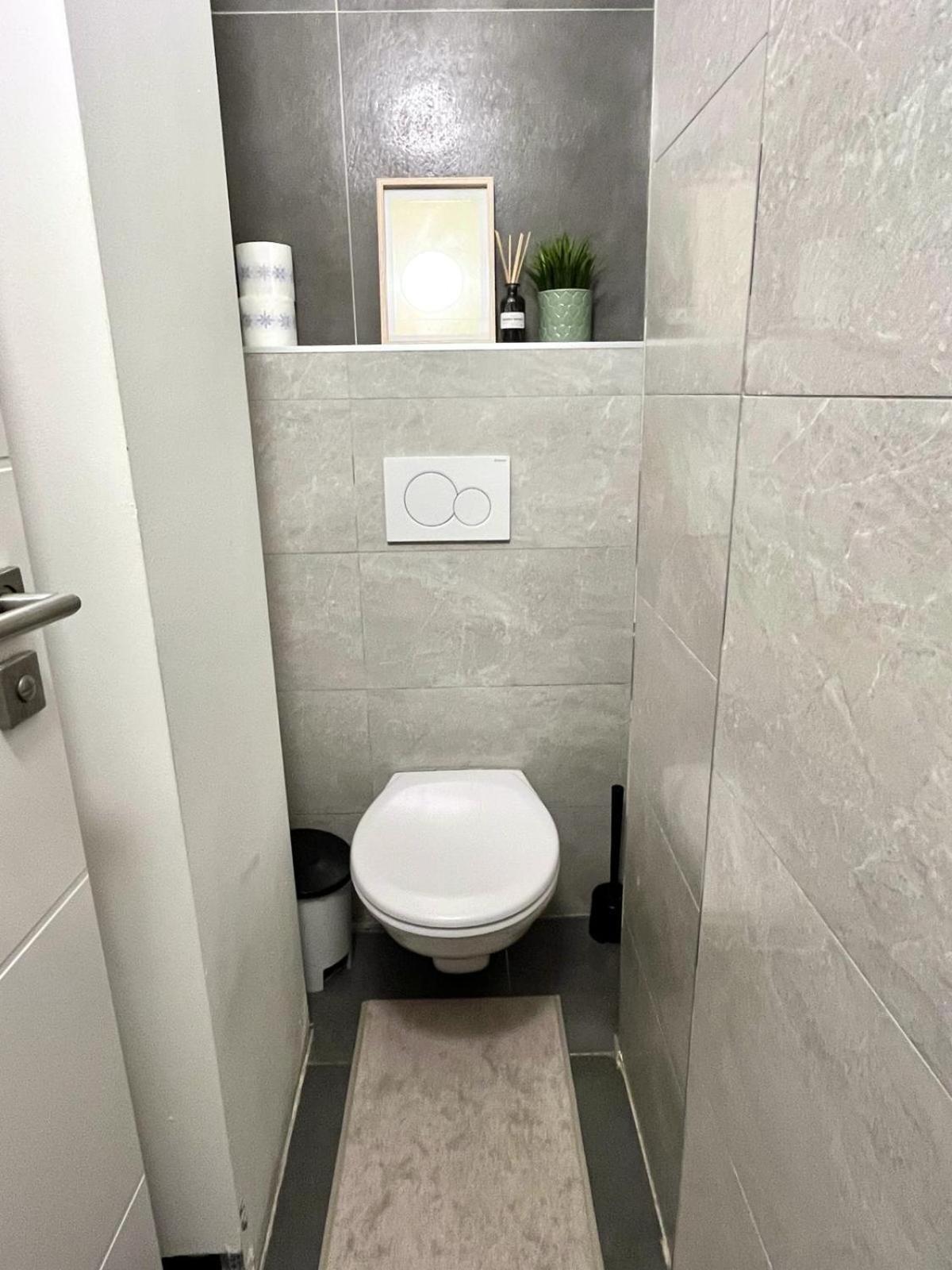 Apartment Adele - Old Town Братислава Екстер'єр фото