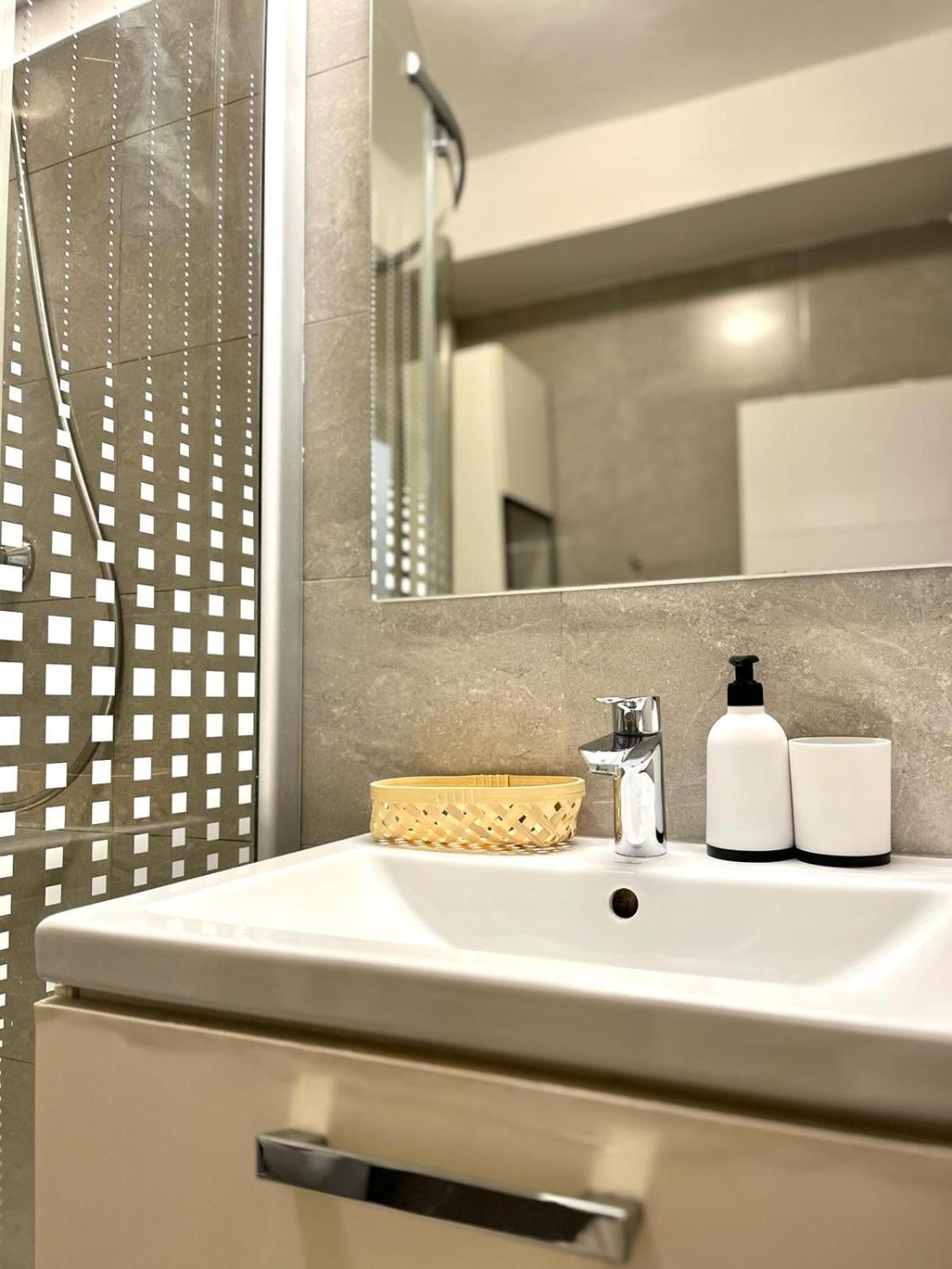 Apartment Adele - Old Town Братислава Екстер'єр фото